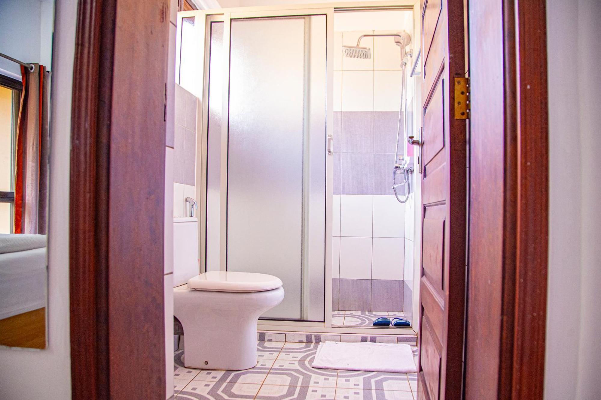 Explorers Hub Kampala Dış mekan fotoğraf